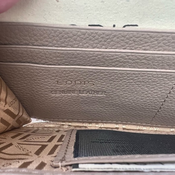 Lodis Cream Textured Leather Wallet - Picture 6 of 7